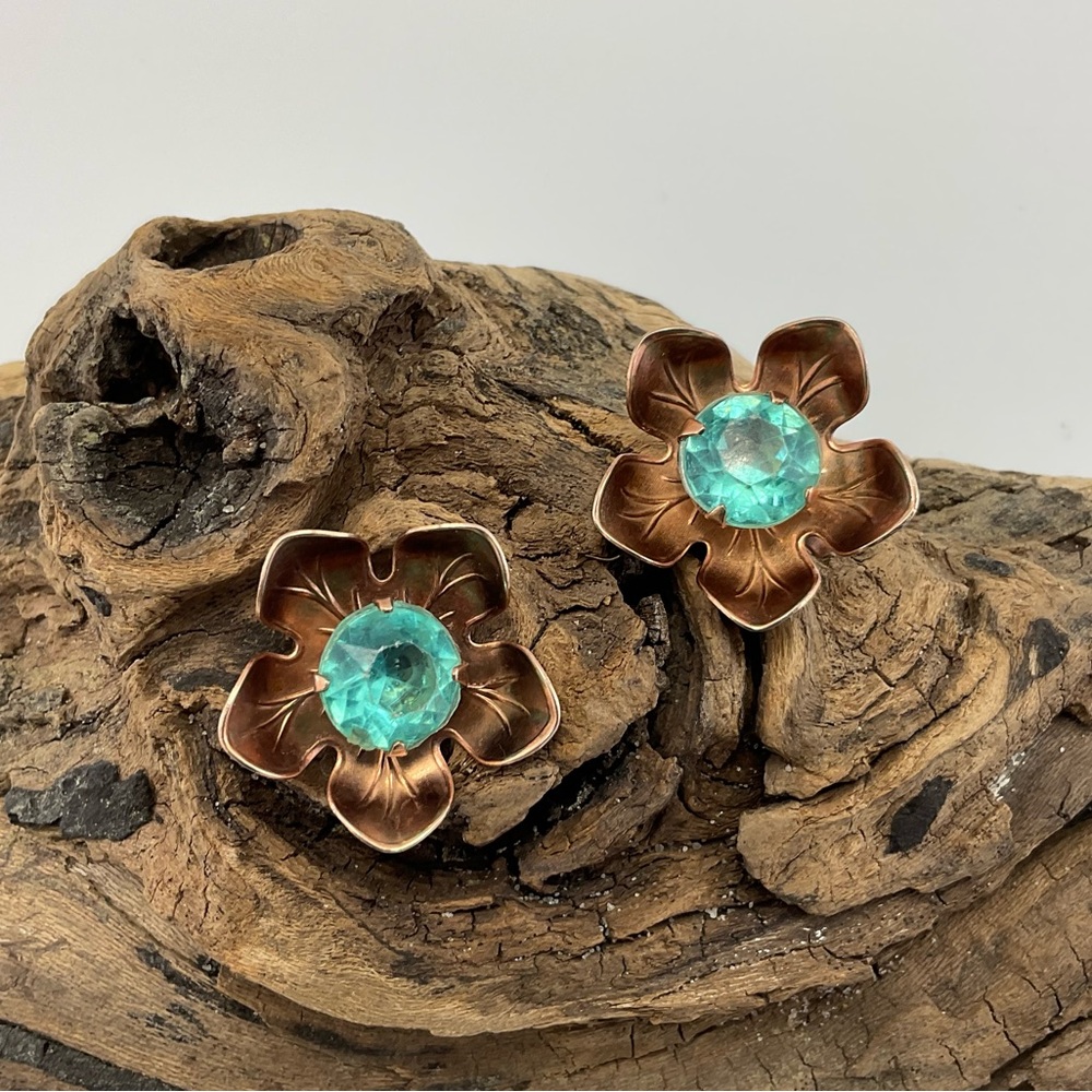 Vtg Copper Floral Earrings with Aqua Blue Rhinestones, MCM, Screw Backs - Picture 8 of 9